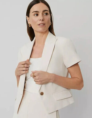 NEW ANN TAYLOR IVORY WHISPER FLUID CREPE SHORT SLEEVE BLAZER JACKET SZ 8